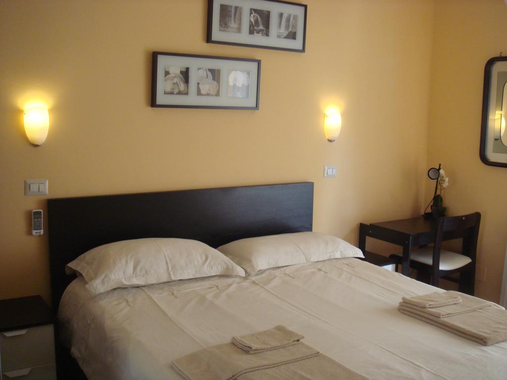 Tano'S Apartment Giardini Naxos Room photo