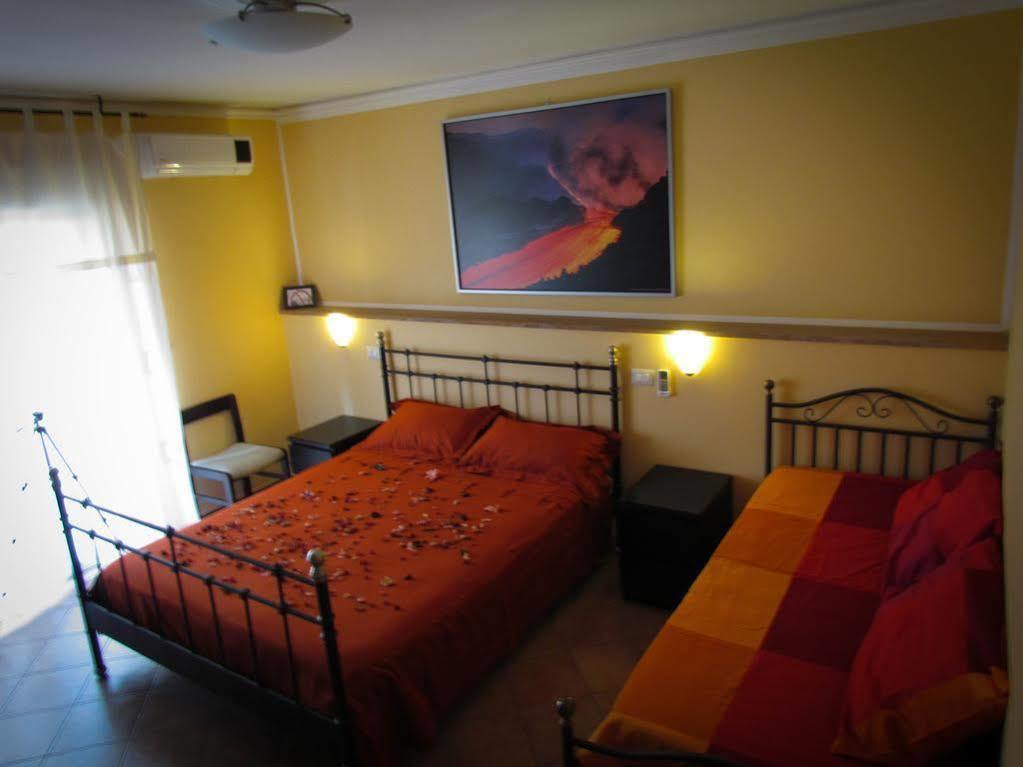 Tano'S Apartment Giardini Naxos Exterior photo