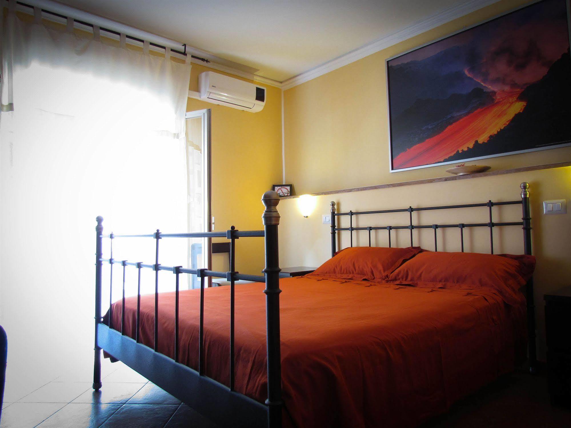 Tano'S Apartment Giardini Naxos Exterior photo