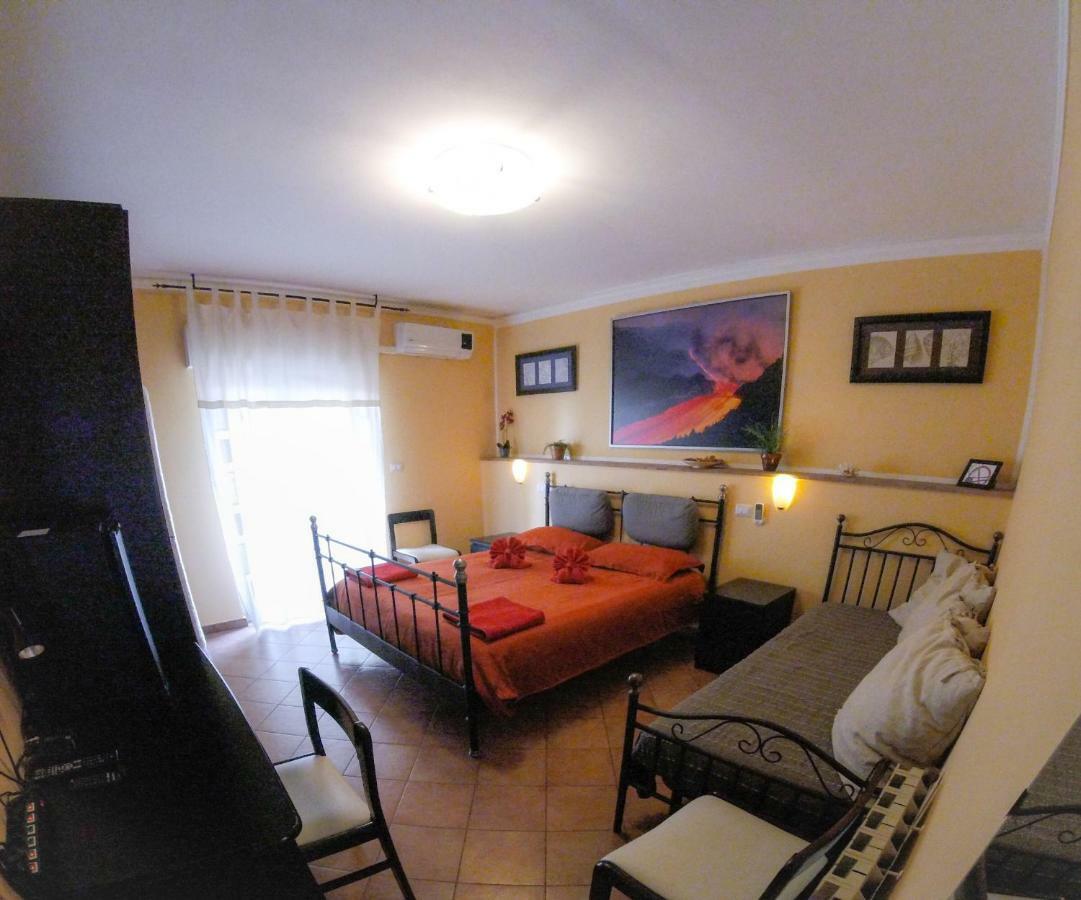 Tano'S Apartment Giardini Naxos Exterior photo